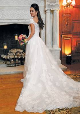 A Fresh Take on Bridal Fashion at Skylands Manor