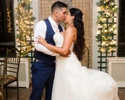 036-bride-groom-kiss-wedding