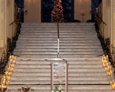 Elegant-Stairwell-Wedding