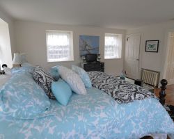 inn-blue-guestroom