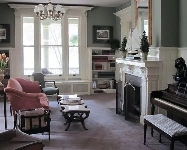 the-debary-inn-interior-wedding-sitting-area-fireplace-victorian