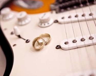 wedding-bands-on-guitar